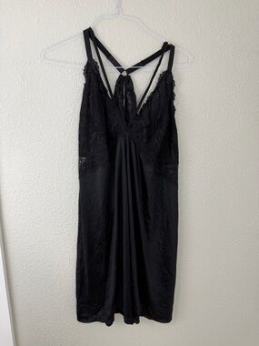 Torrid Satin and Lace Retro Plunge Babydoll Chemise Nightdress Sz 4X Black